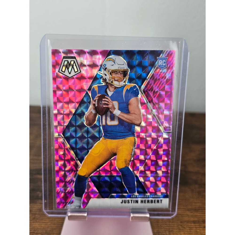 2020 Panini Mosaic Justin Herbert Pink Camo Prizm RC #204 Chargers